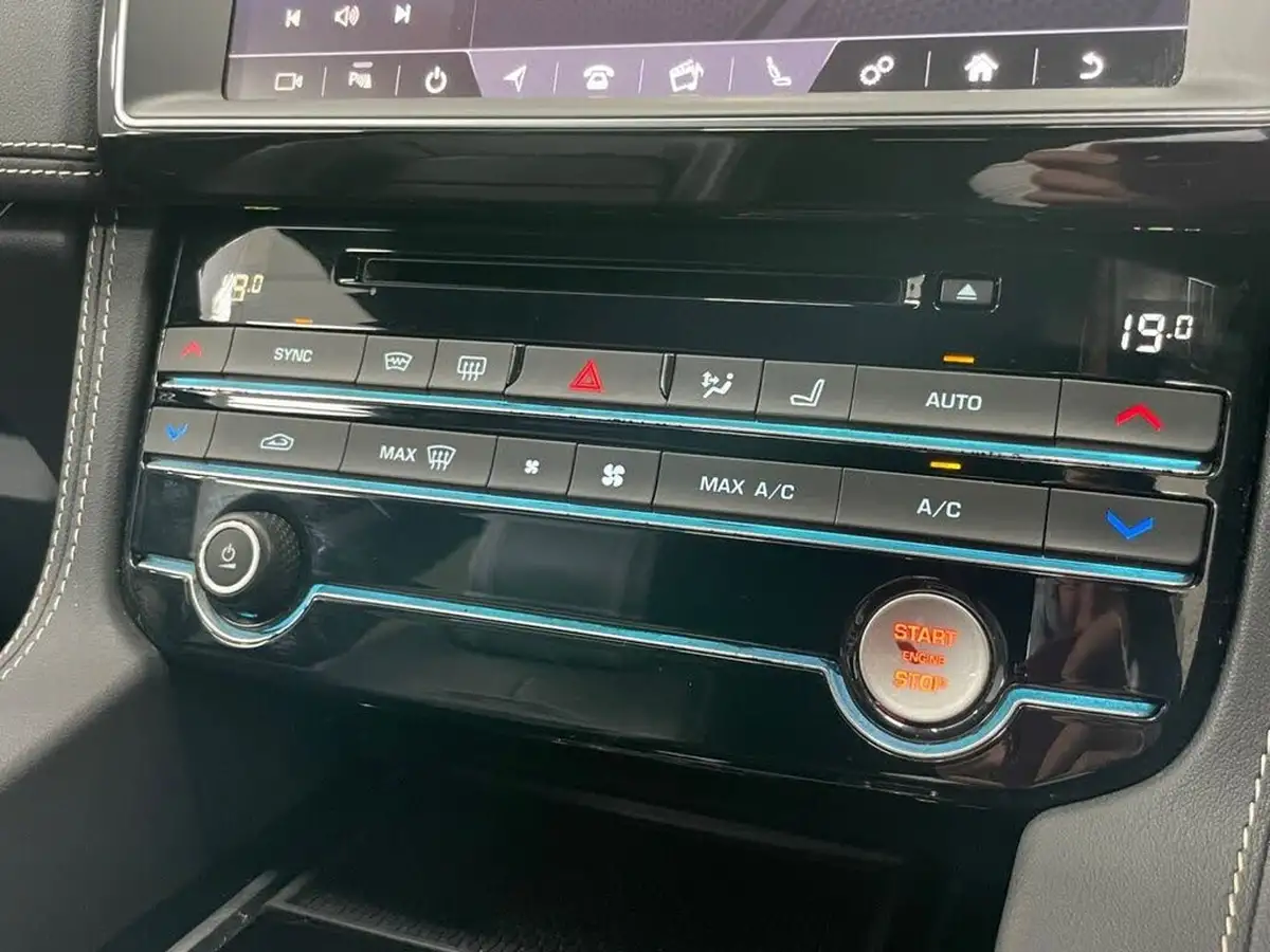2019-jaguar-f-pace-20-i4d-r-sport-180ps-awd-ss-auto-big-43