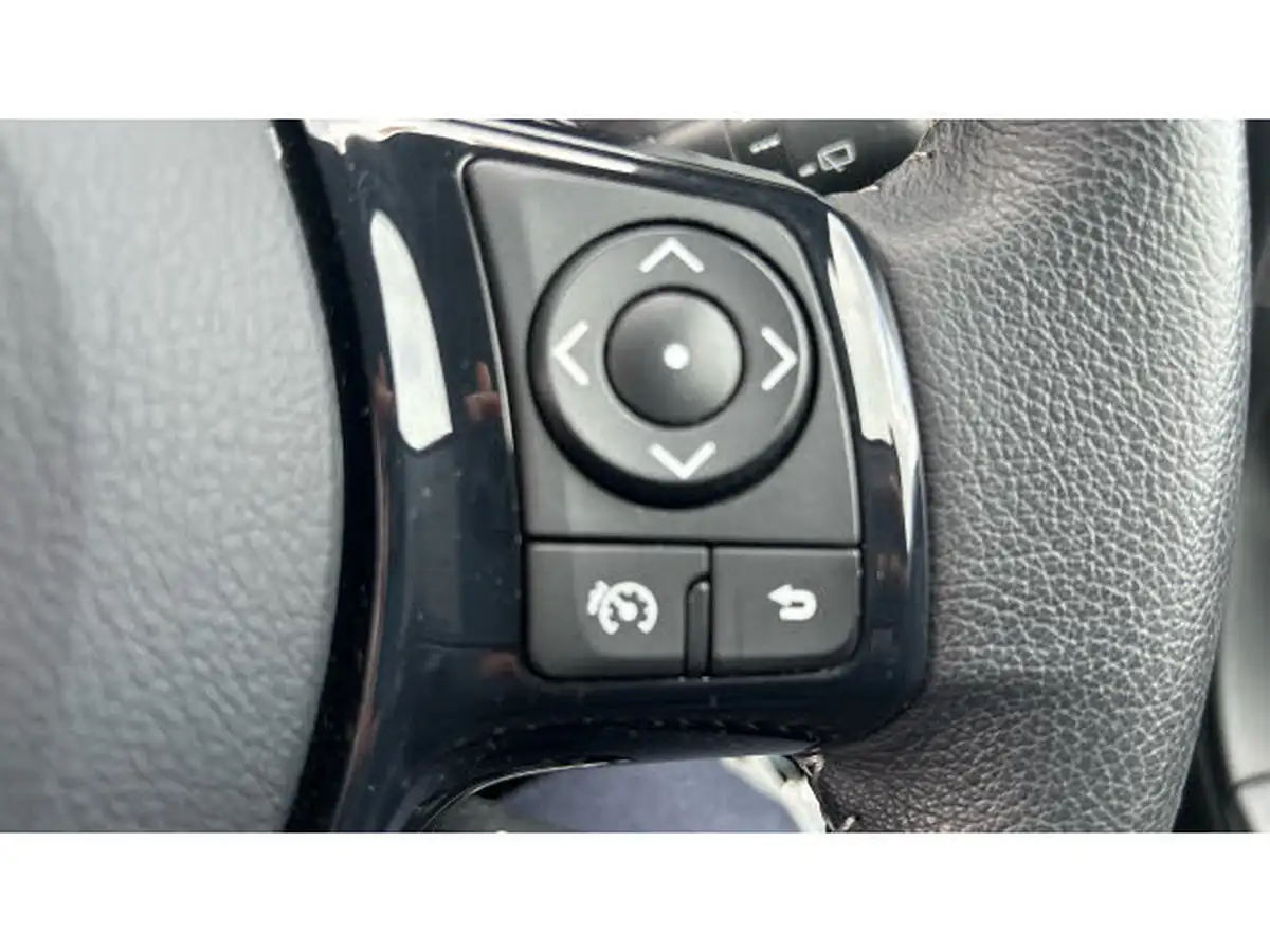 2019-toyota-yaris-15-vvt-i-icon-tech-111bhp-1496cc-big-21