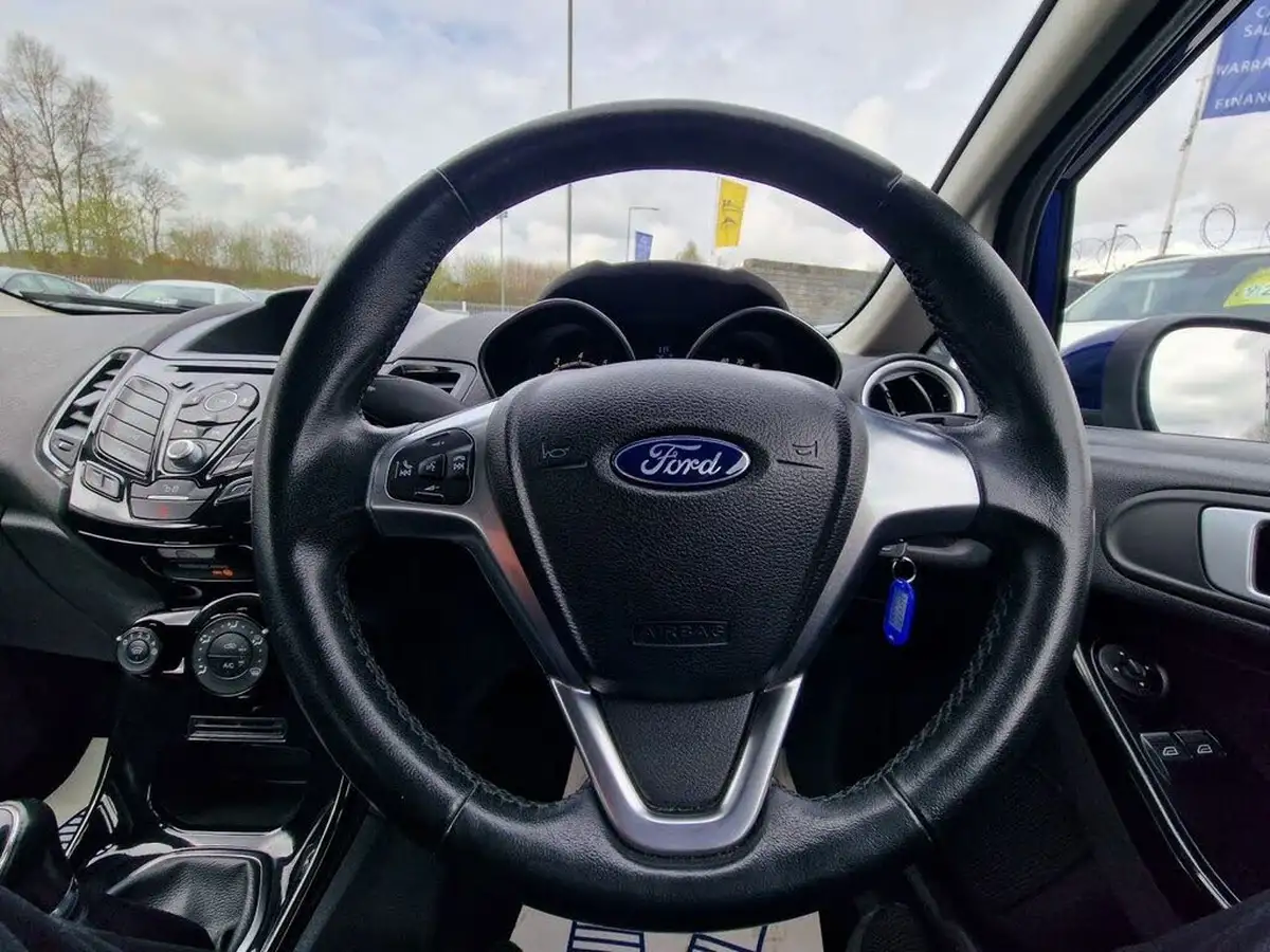 2016-ford-fiesta-125-zetec-3d-big-13
