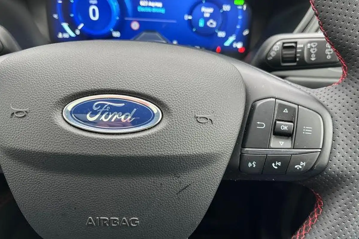 2023-ford-kuga-big-36