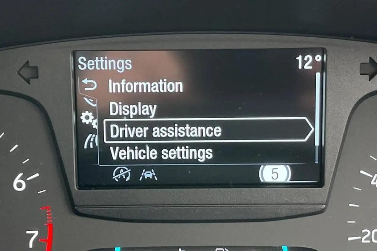 2018-ford-focus-10t-zetec-125ps-hatchback-big-27