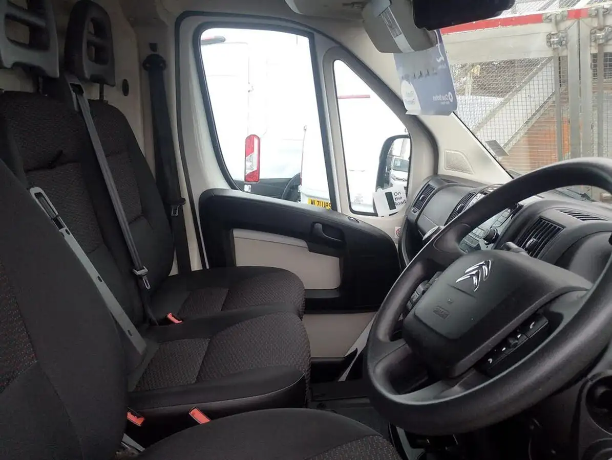 2017-citroen-relay-20bluehdi-35-l3h2-130eu6-big-2