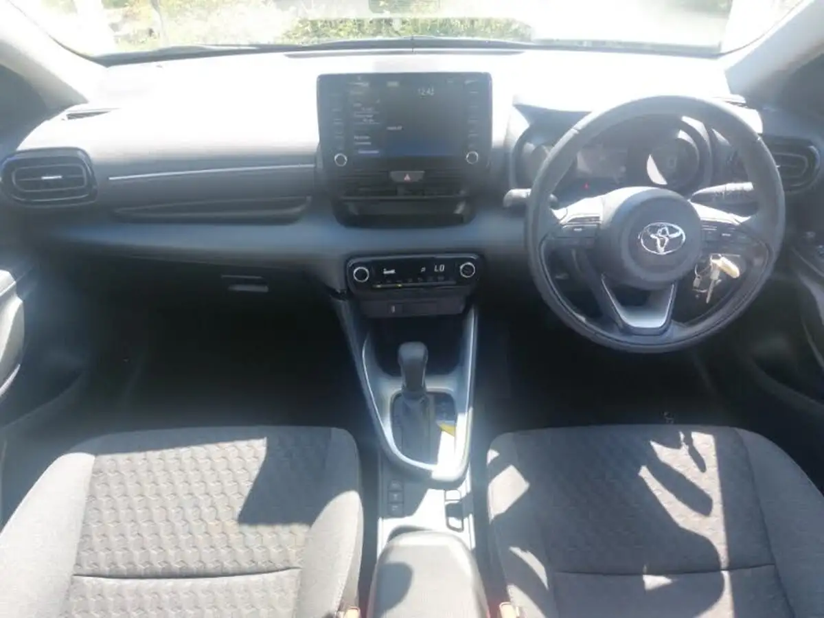 2023-toyota-yaris-15-vvt-i-design-big-2