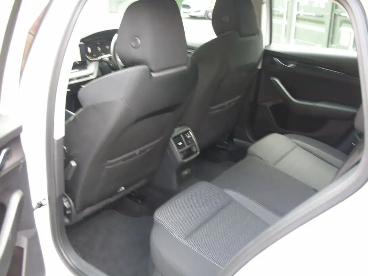 2021-skoda-octavia-14-tsi-se-technology-estate-big-17