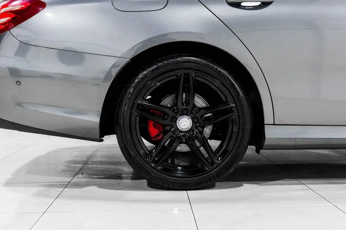 2016-mercedes-benz-e-class-20d-e220d-amg-line-ss-saloon-4d-big-9