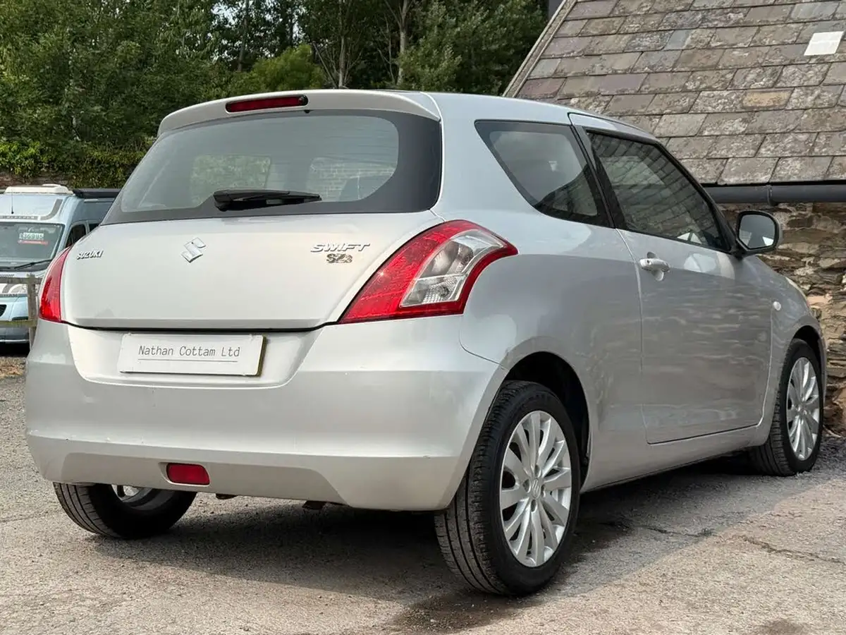 2011-suzuki-swift-12-sz3-3d-big-11