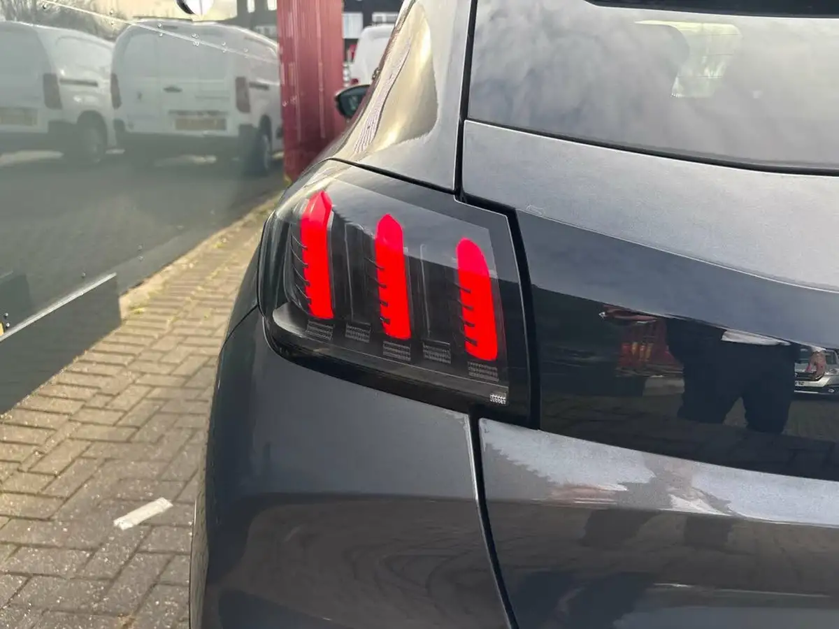 2020-peugeot-208-12-puretech-gt-line-100bhp-big-11