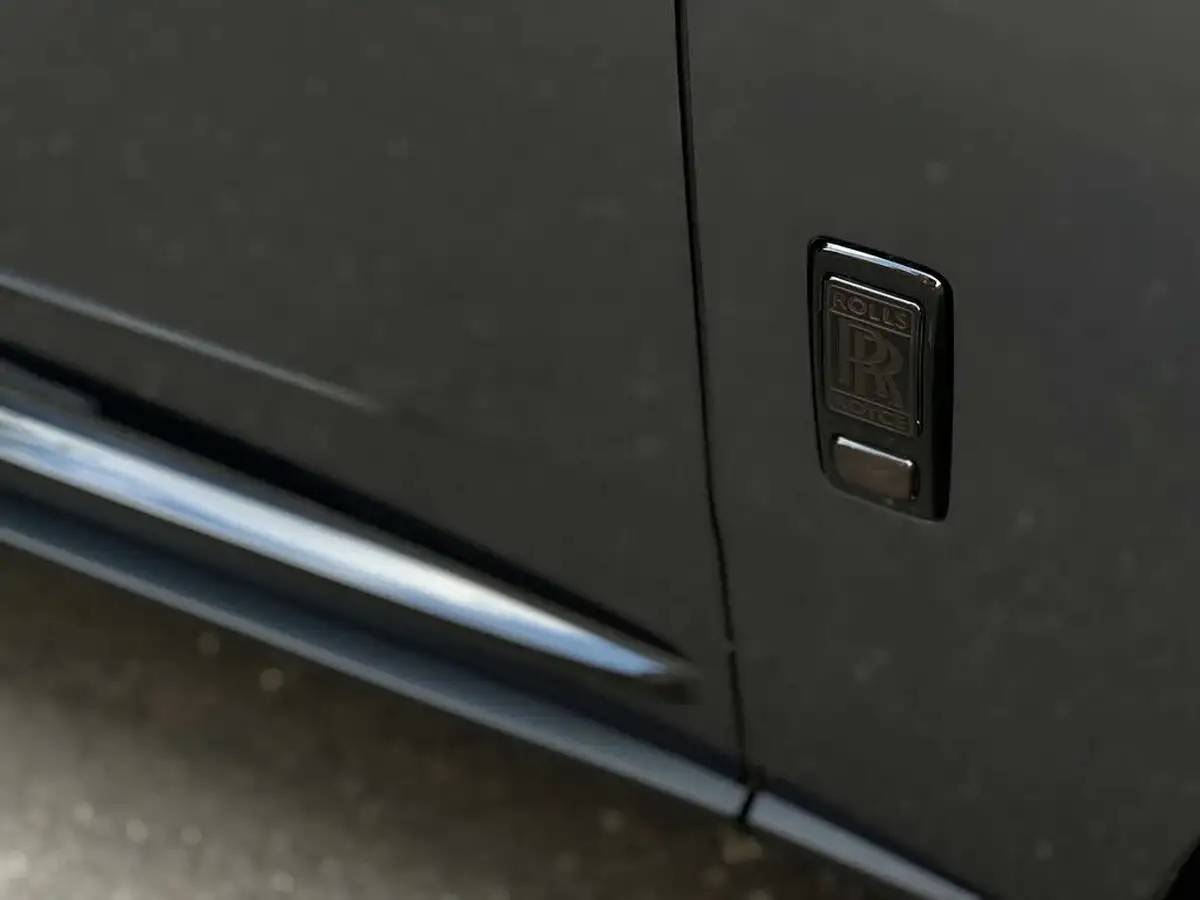 2022-rolls-royce-cullinan-675-big-39