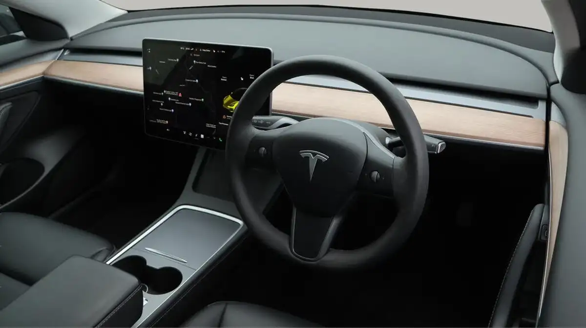 2022-tesla-model-3-e-long-range-big-10
