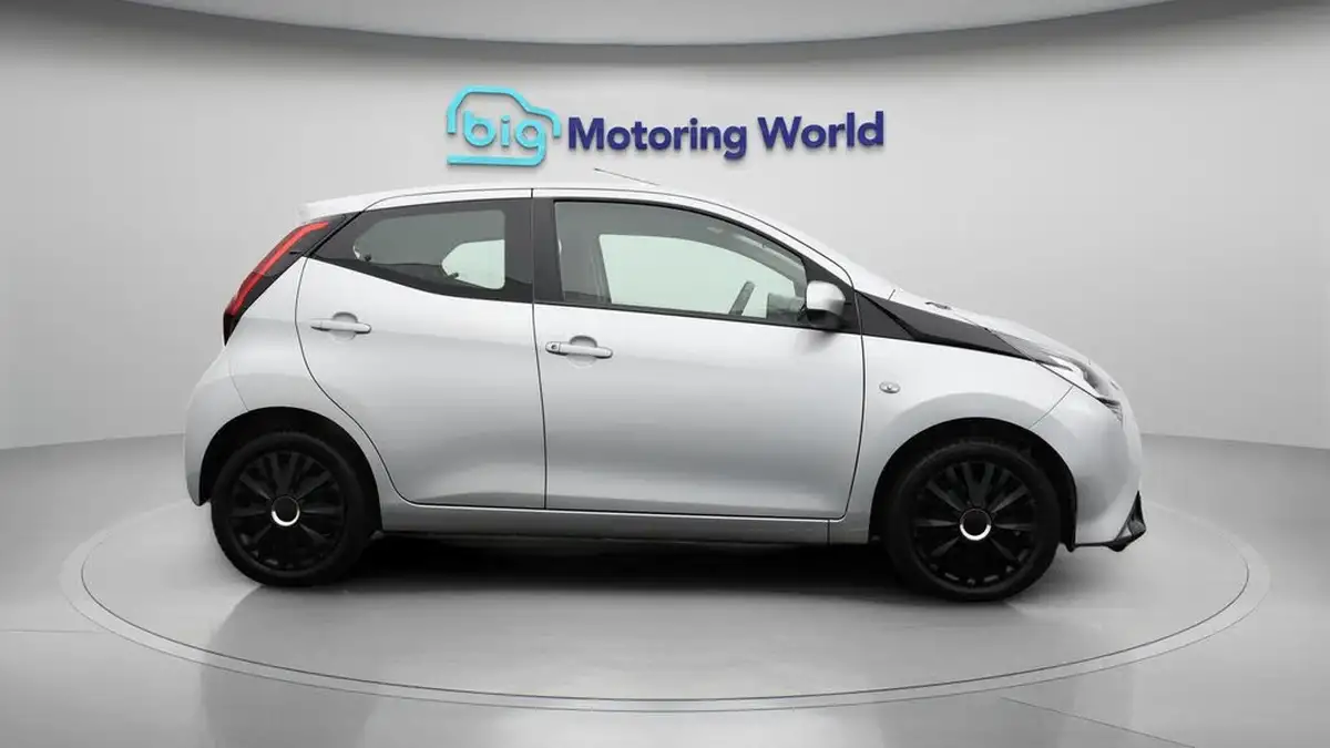2019-toyota-aygo-10-vvt-i-x-play-big-8