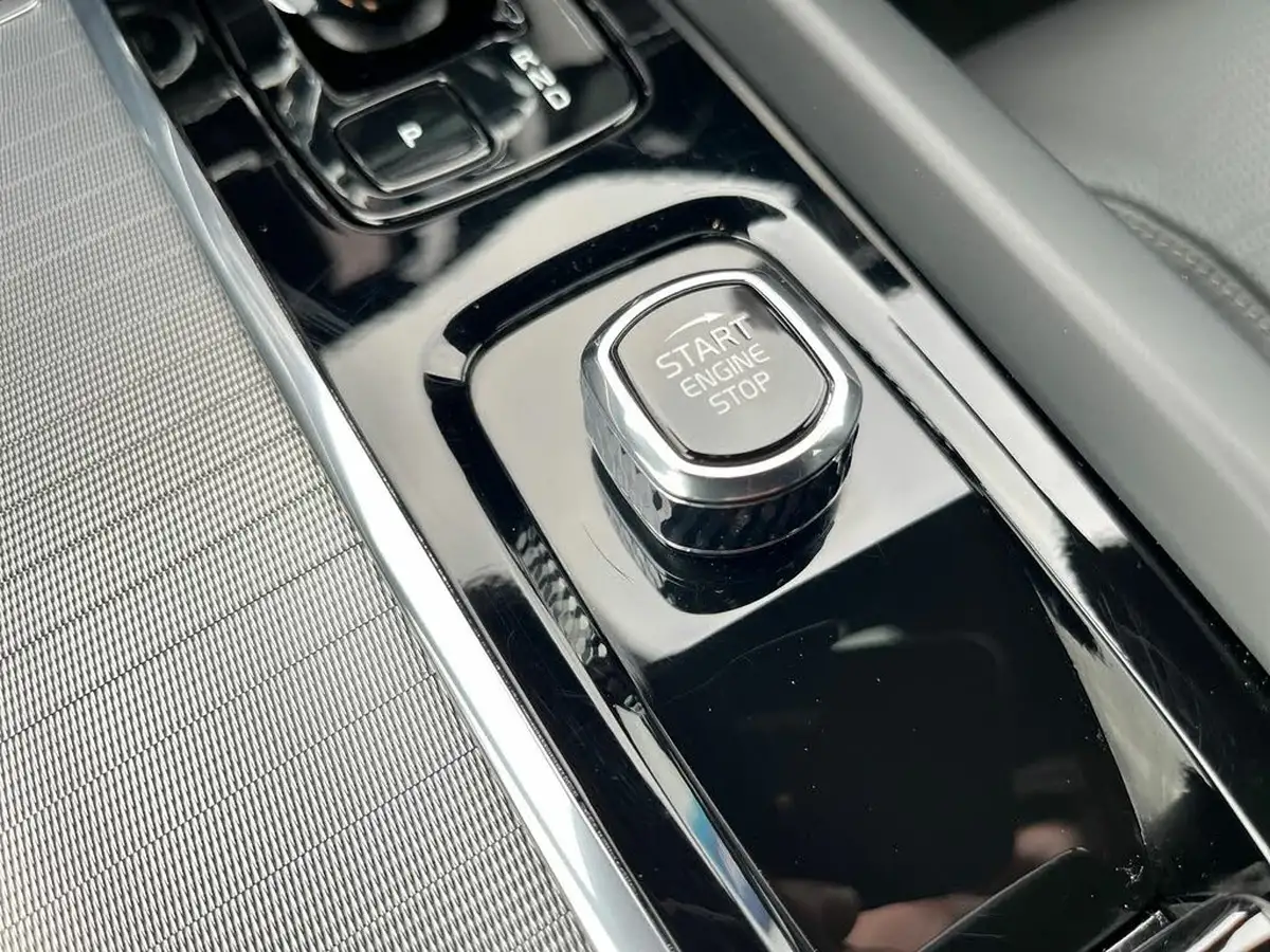 2024-volvo-xc60-20-b5-ultra-black-edition-big-36