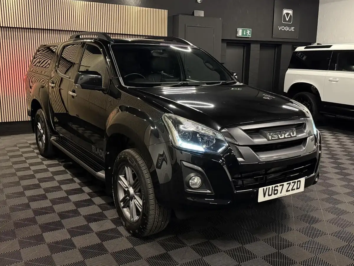 2017-isuzu-d-max-19td-blade-big-23