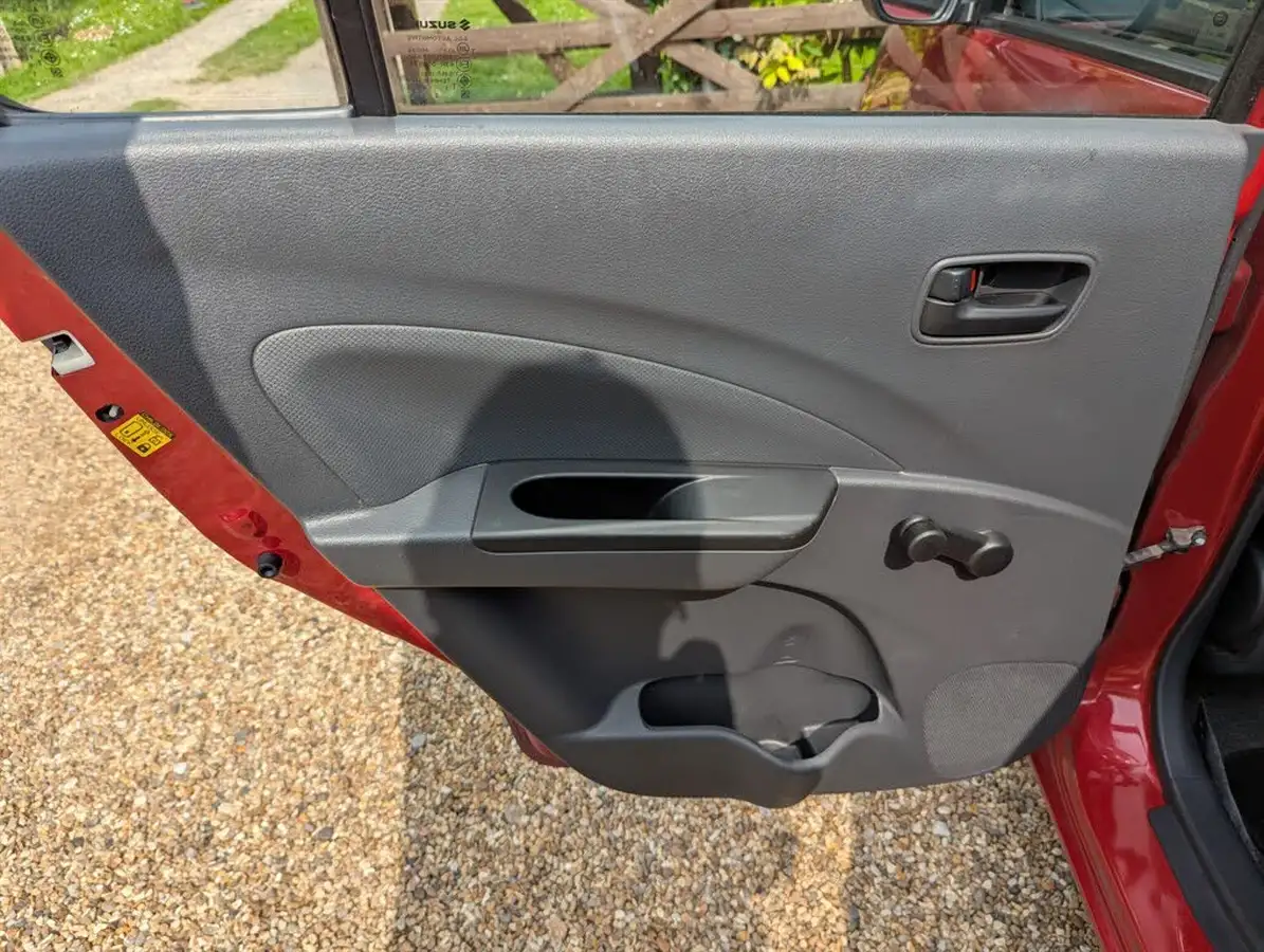 2016-suzuki-celerio-10-sz3-big-28