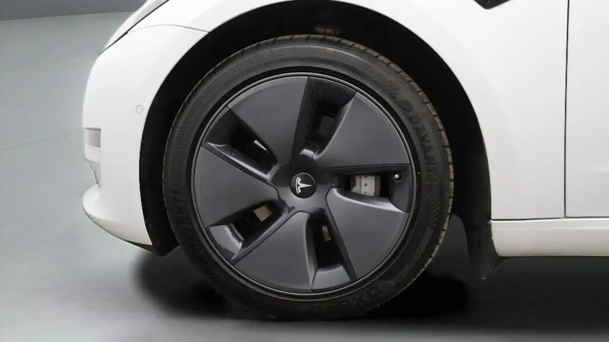 2022-tesla-model-3-e-long-range-big-18