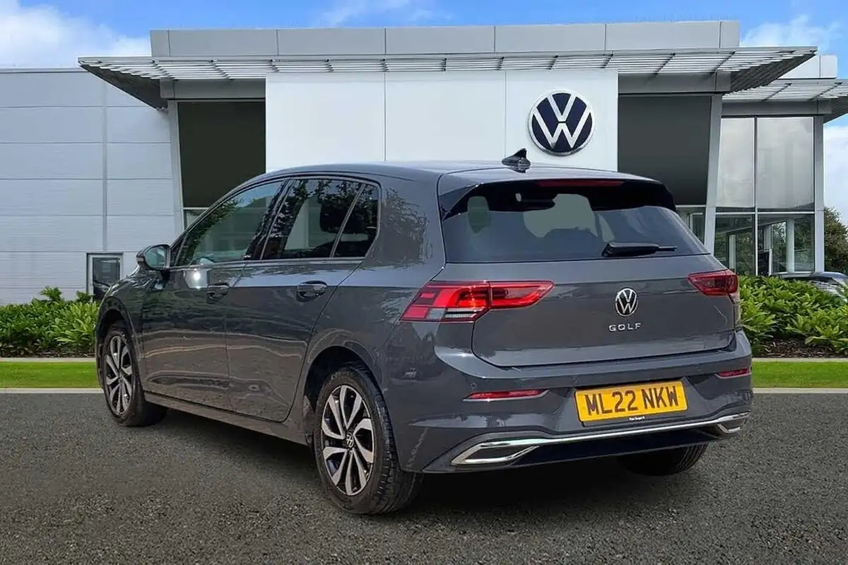 2022-volkswagen-golf-15-tsi-active-150ps-big-2