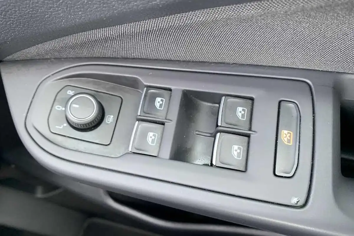 2022-volkswagen-golf-15-tsi-active-150ps-big-23