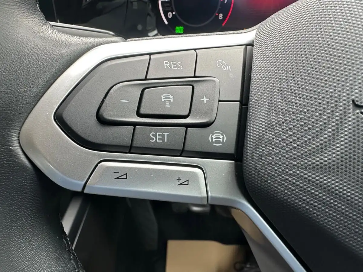 2023-volkswagen-golf-15-tsi-life-130ps-hatchback-big-27