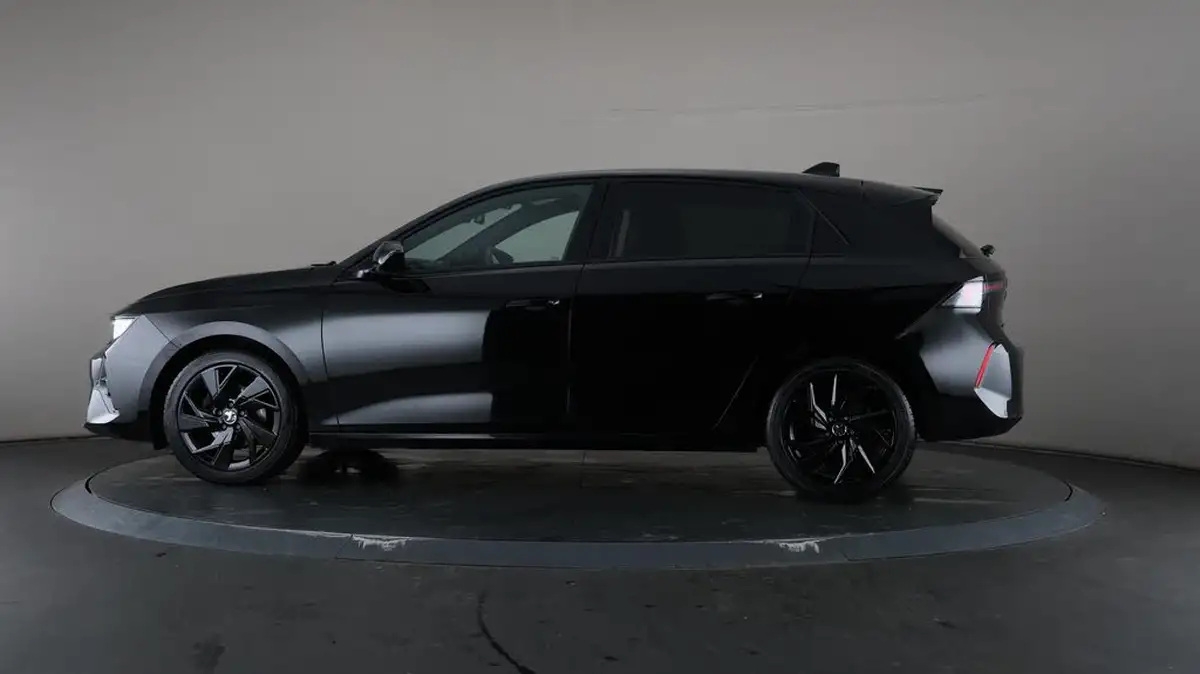 2023-vauxhall-astra-12-turbo-gs-hatchback-big-36