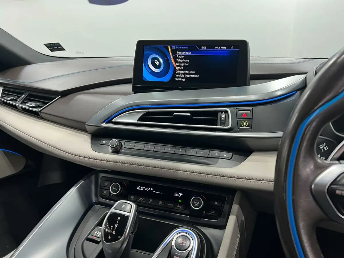 2017-bmw-i8-15-big-43