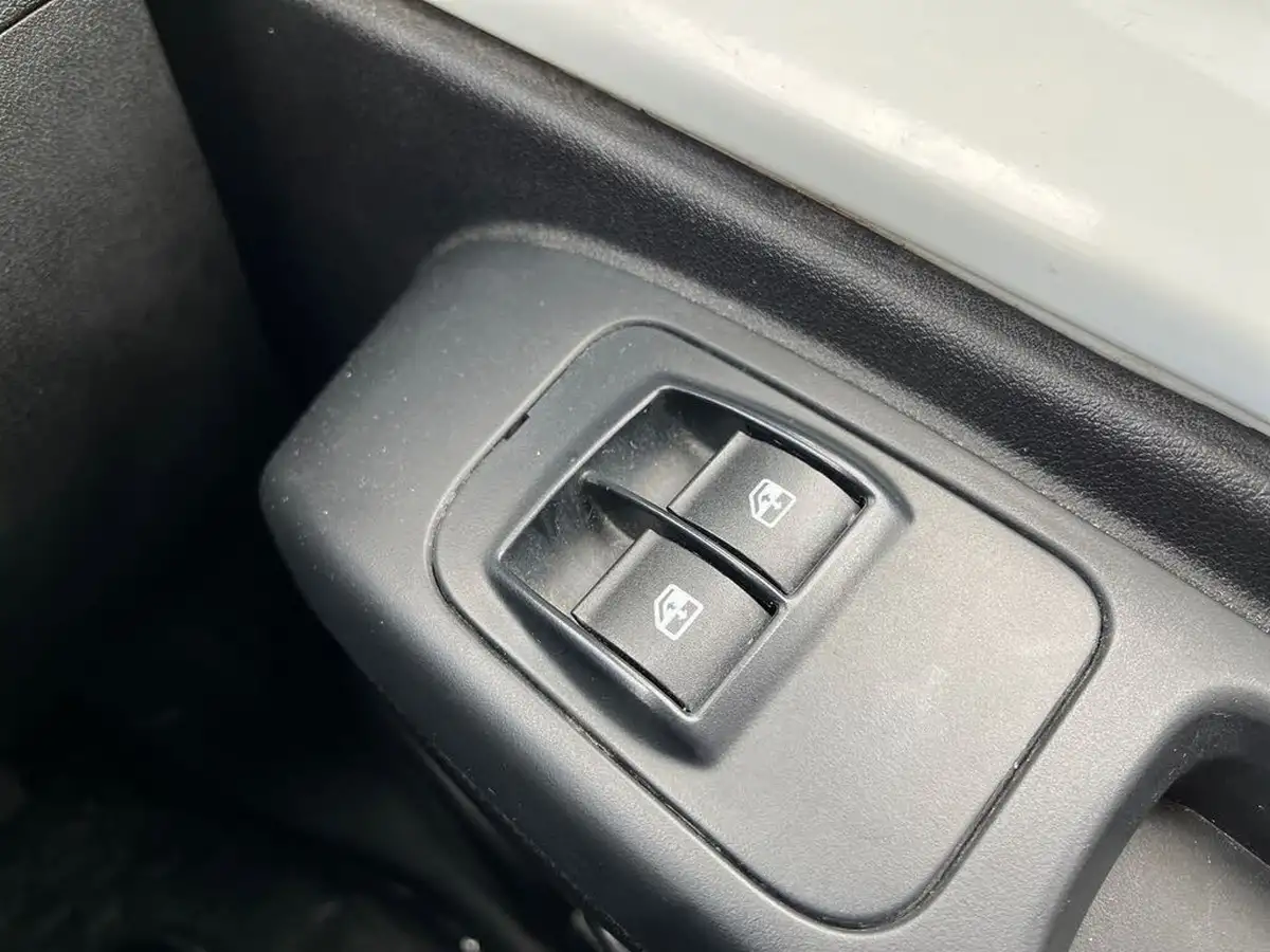 2020-fiat-fiorino-13td-cargo-tecnico-big-23