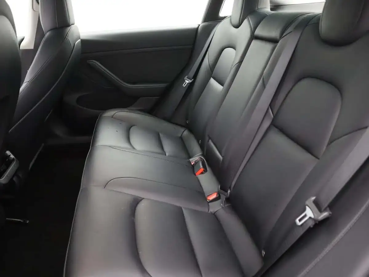 2022-tesla-model-3-e-rwd-big-18