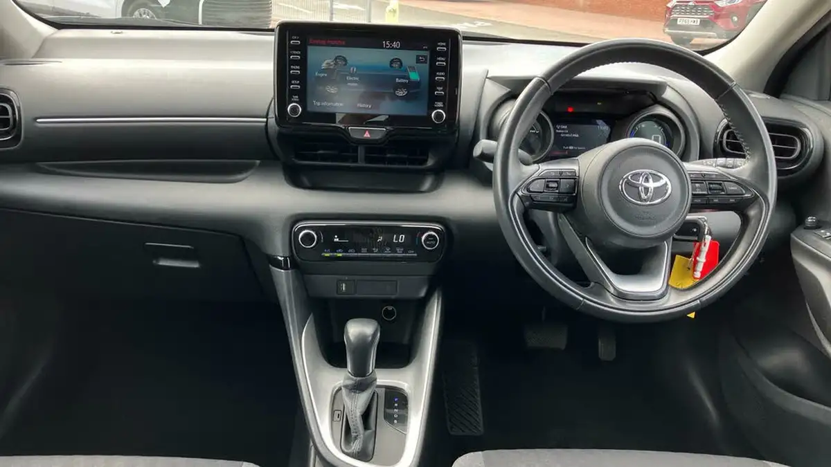 2021-toyota-yaris-15-vvt-i-design-big-4