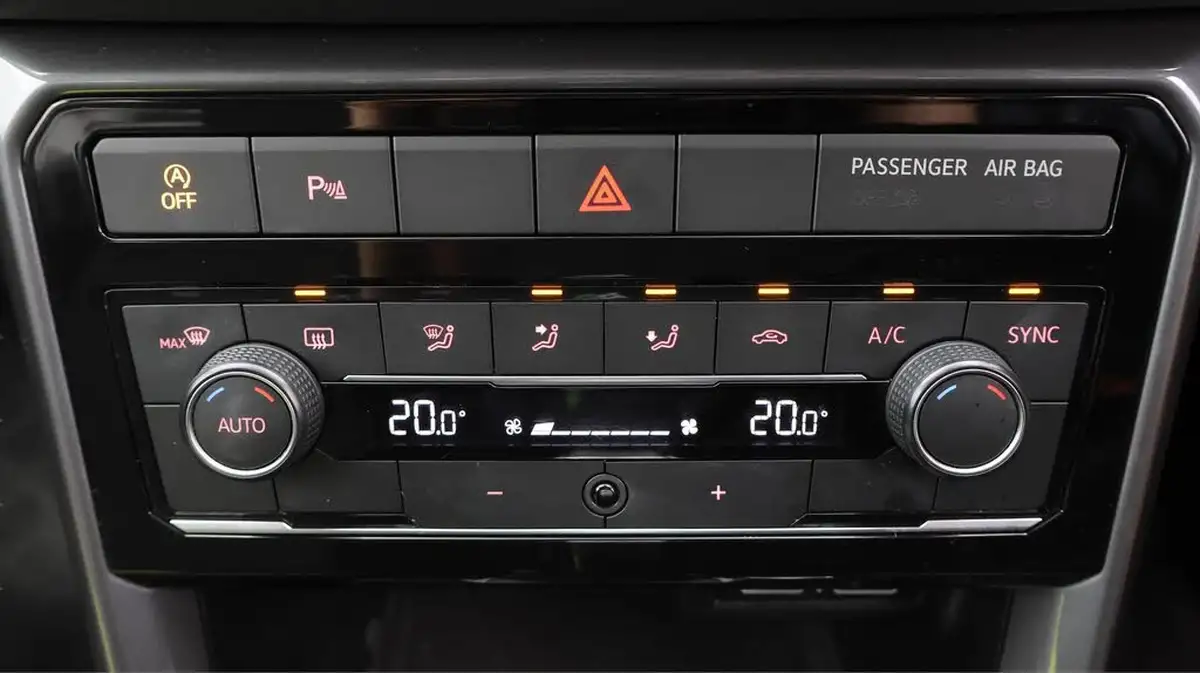 2020-volkswagen-t-cross-10-tsi-sel-115ps-dsg-big-12