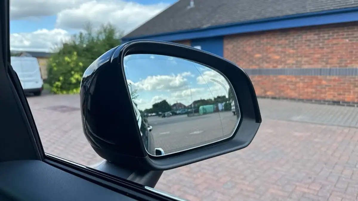 2025-volvo-ex40-e-ultra-black-edition-big-26