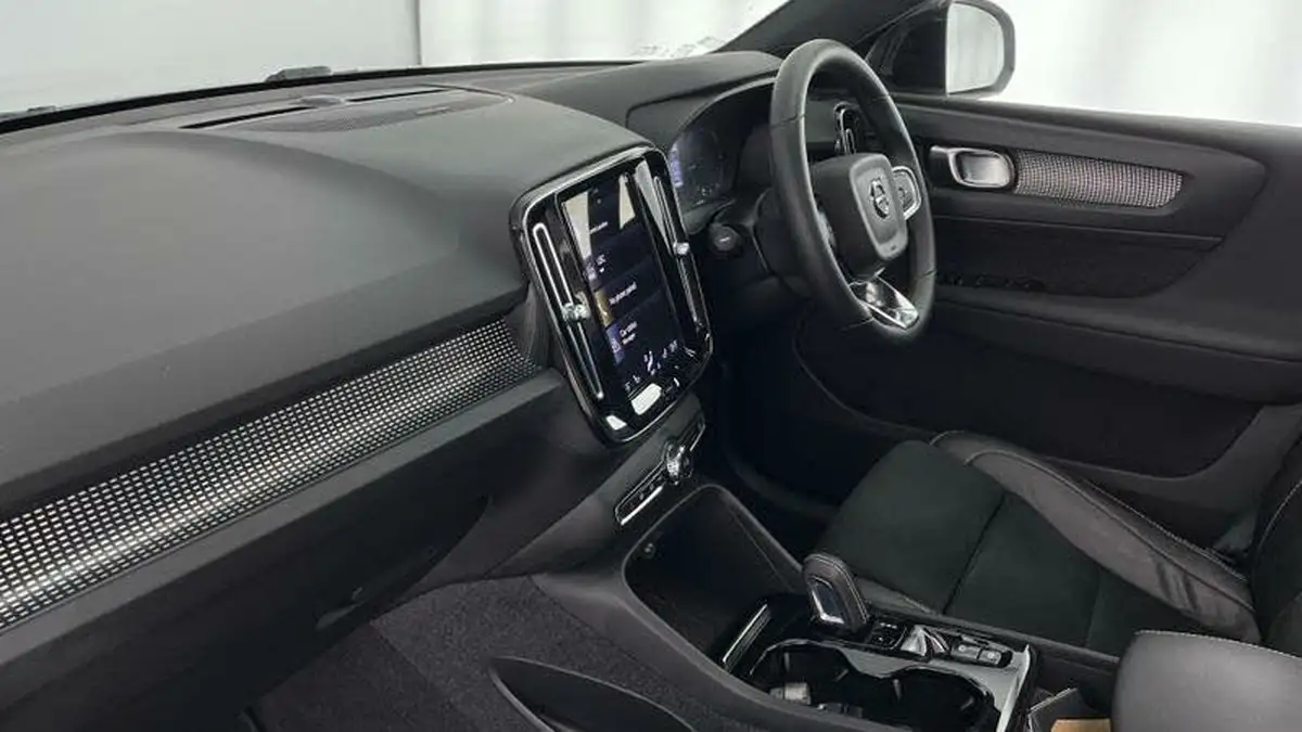 2021-volvo-xc40-15-t5-r-design-262bhp-big-1