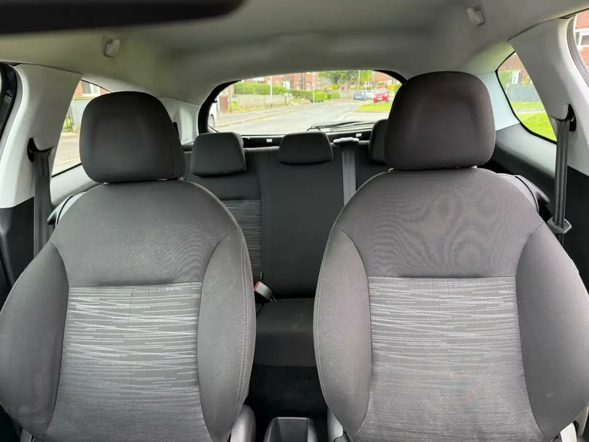 2015-peugeot-208-10-access-puretech-3d-big-19