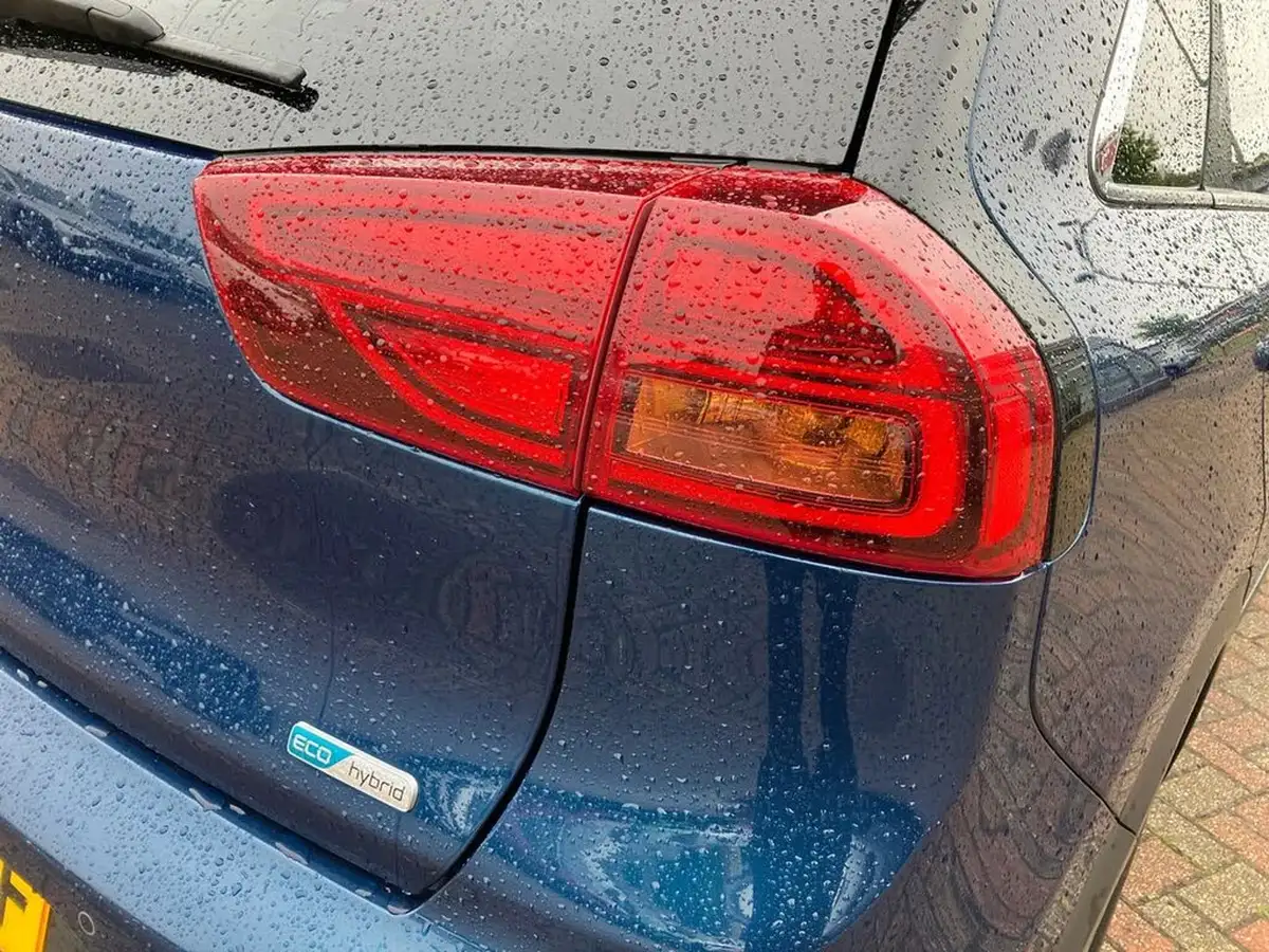 2022-kia-niro-16-gdi-2-139bhp-156kwh-big-24