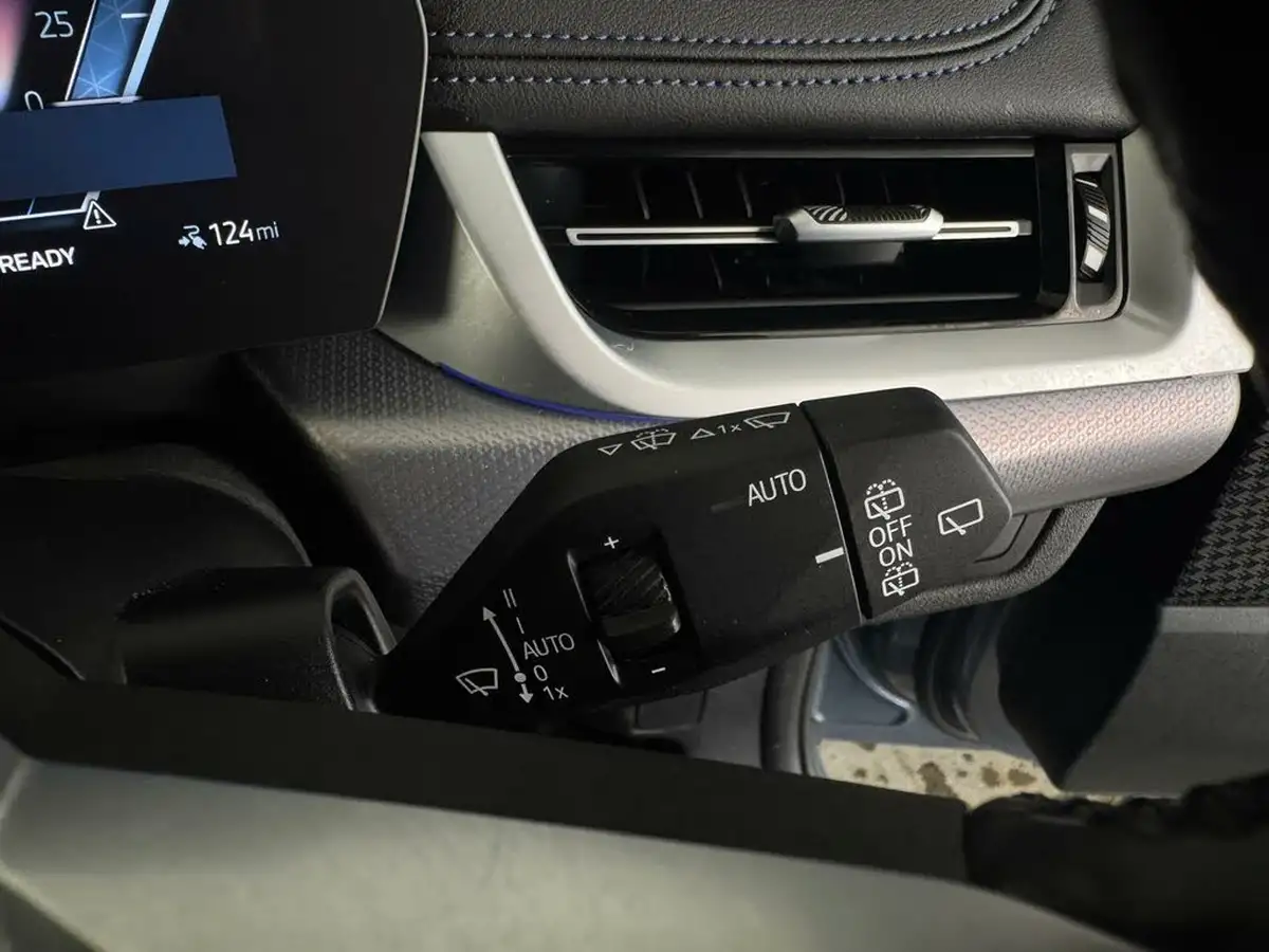 2024-bmw-ix1-e-edrive20-m-sport-big-21
