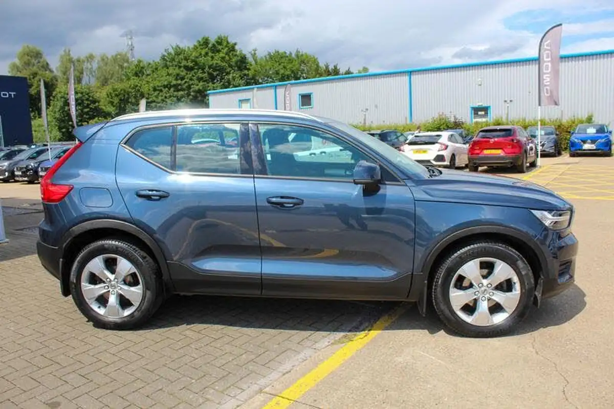 2020-volvo-xc40-15-t3-momentum-geartronic-big-11
