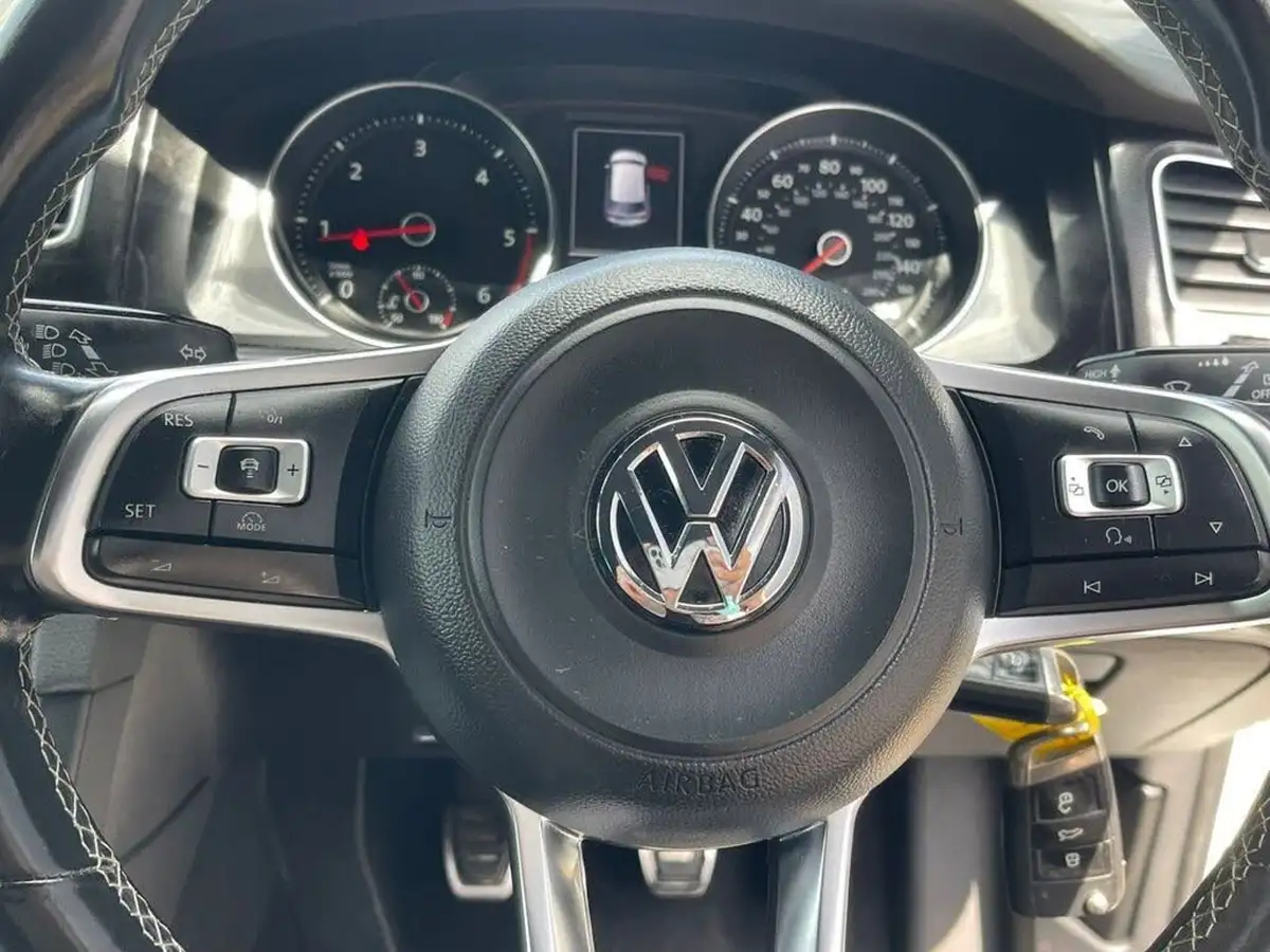 2014-volkswagen-golf-20tdi-gtd-3d-big-22