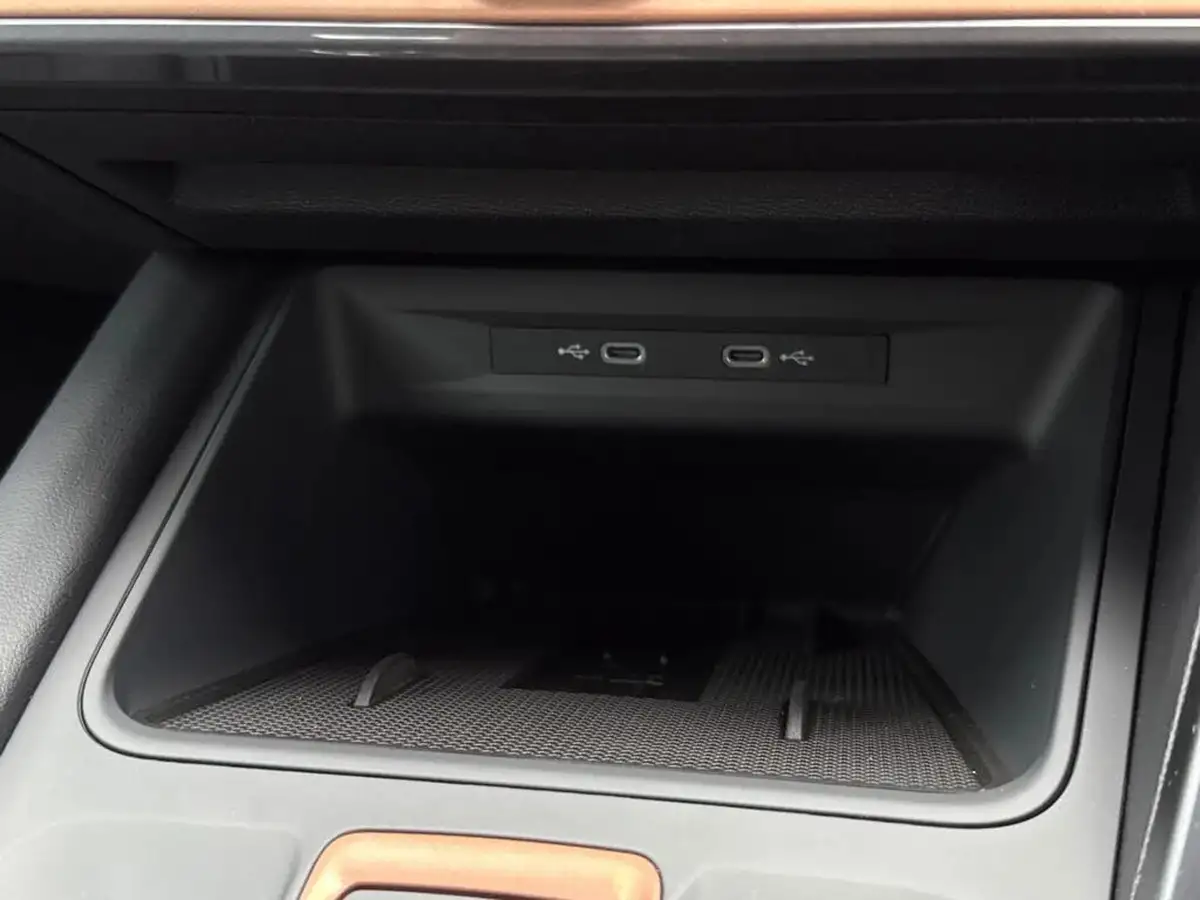 2025-cupra-formentor-15-e-hybrid-v2-big-44