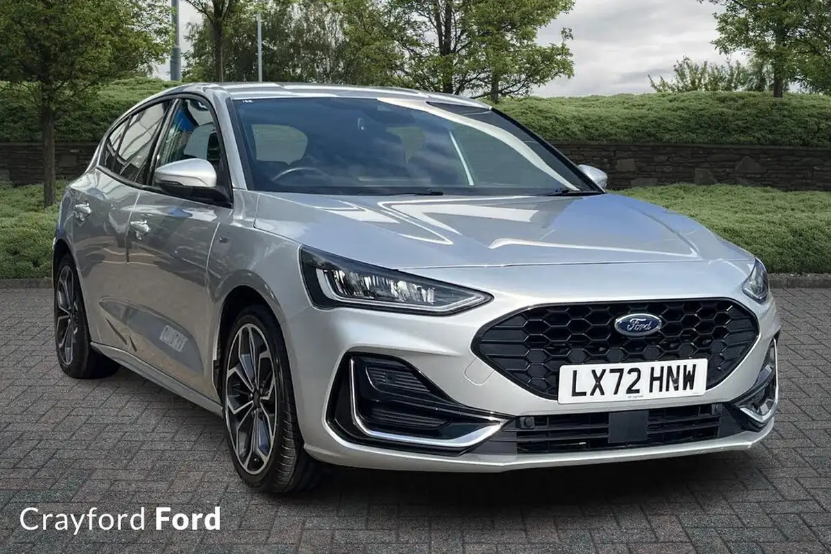 2022-ford-focus-10t-st-line-vignale-125ps-hatchback-big-0