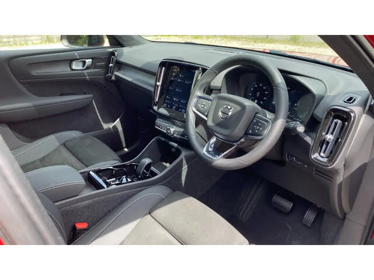 2023-volvo-xc40-15-t5-ultimate-bright-big-4