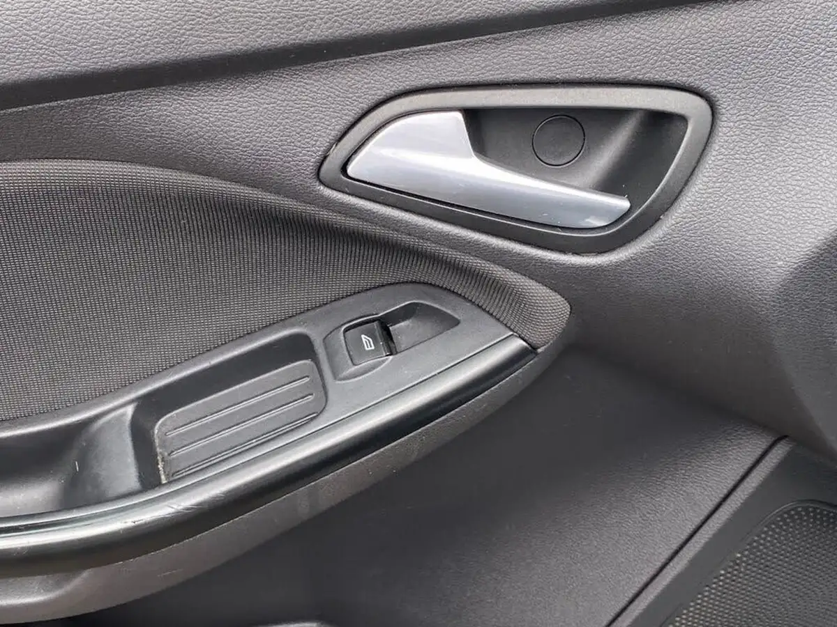 2012-ford-focus-16-zetec-ti-vct-125ps-hatchback-big-20