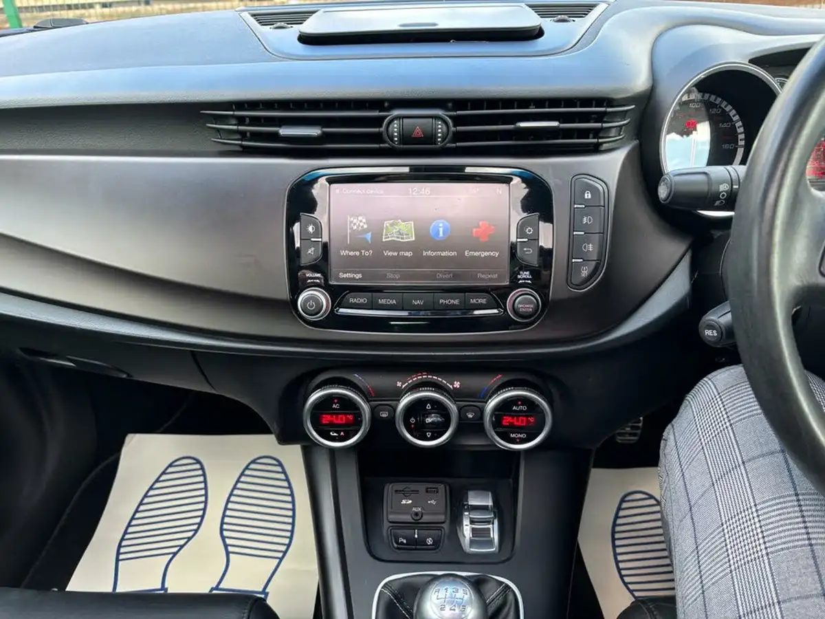2014-alfa-romeo-giulietta-14-sportiva-nav-big-43