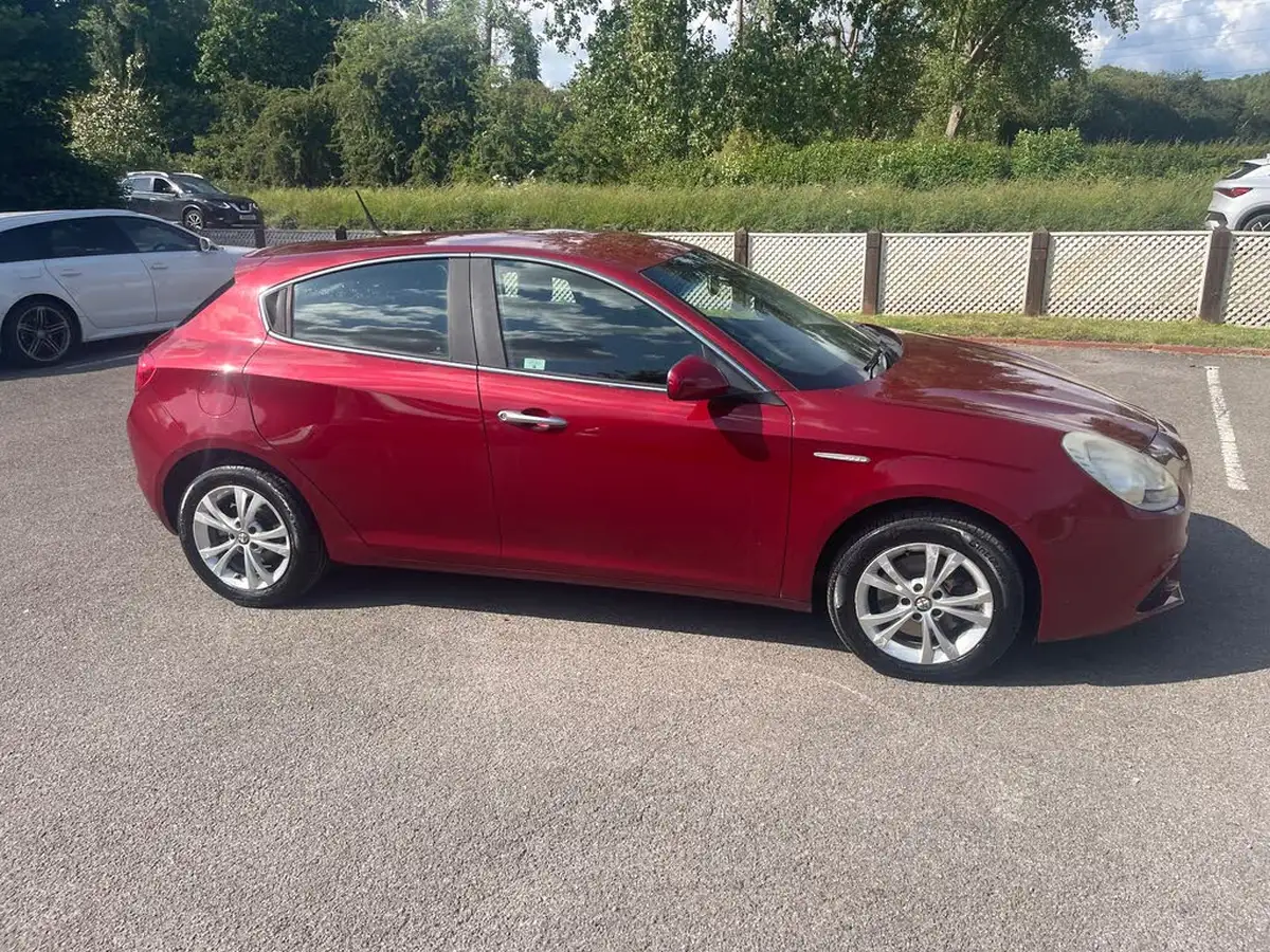 2011-alfa-romeo-giulietta-14-lusso-tb-multiair-170bhp-big-40