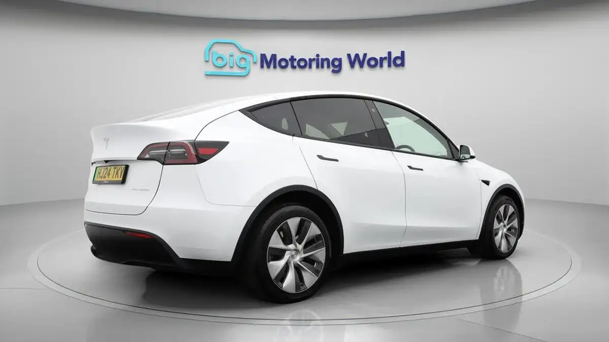 2024-tesla-model-y-e-long-range-306bhp-awd-big-7
