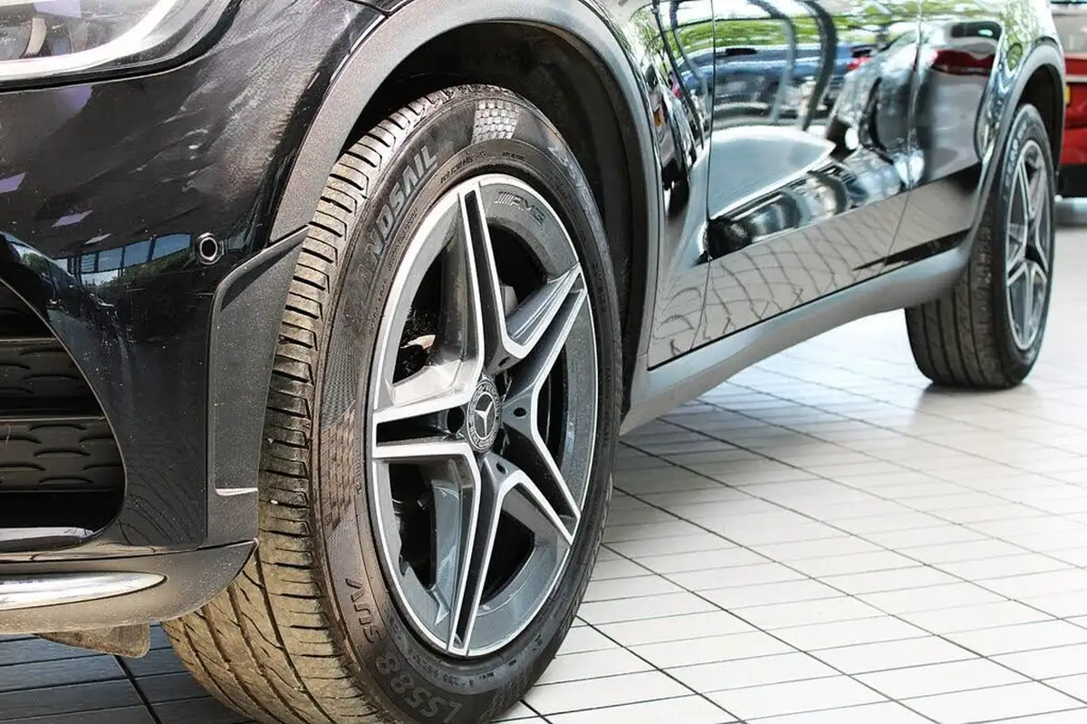 2019-mercedes-benz-glc-class-20d-glc220d-amg-line-station-wagon-5d-4matic-plus-big-4