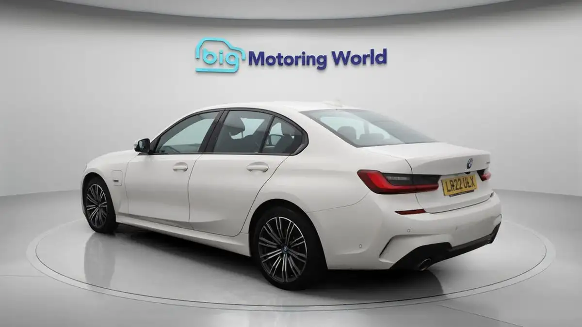 2022-bmw-3-series-20-330e-m-sport-pro-pack-saloon-4d-big-5