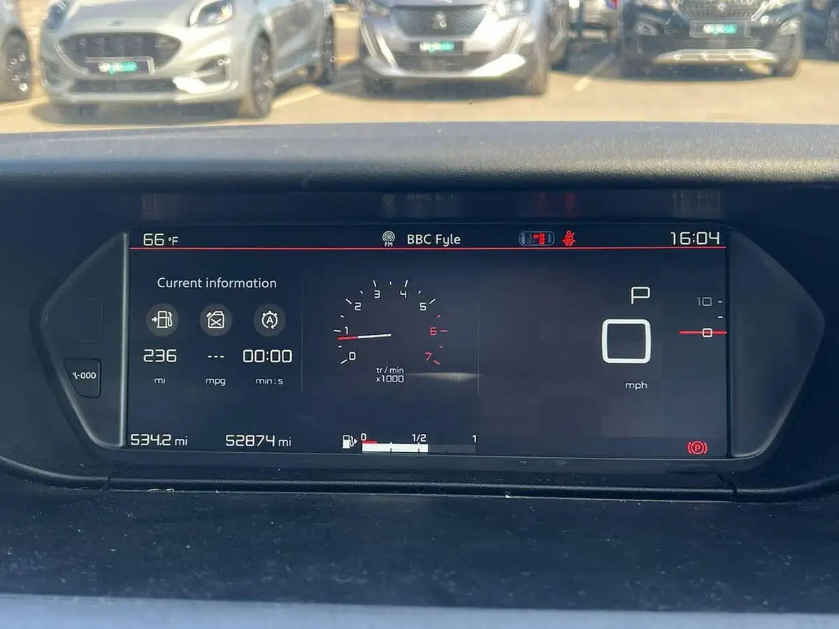 2017-citroen-c4-picasso-16bluehdi-feel-eat6-big-17