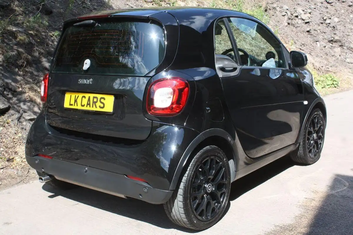 2016-smart-fortwo-09-edition-black-big-3