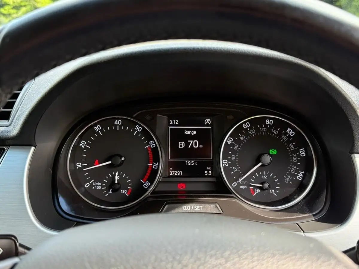 2015-skoda-fabia-12-tsi-se-109ps-hatchback-dsg-big-34
