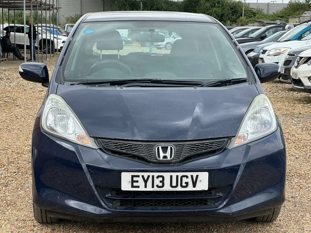 2013-honda-jazz-14-es-cvt-big-1