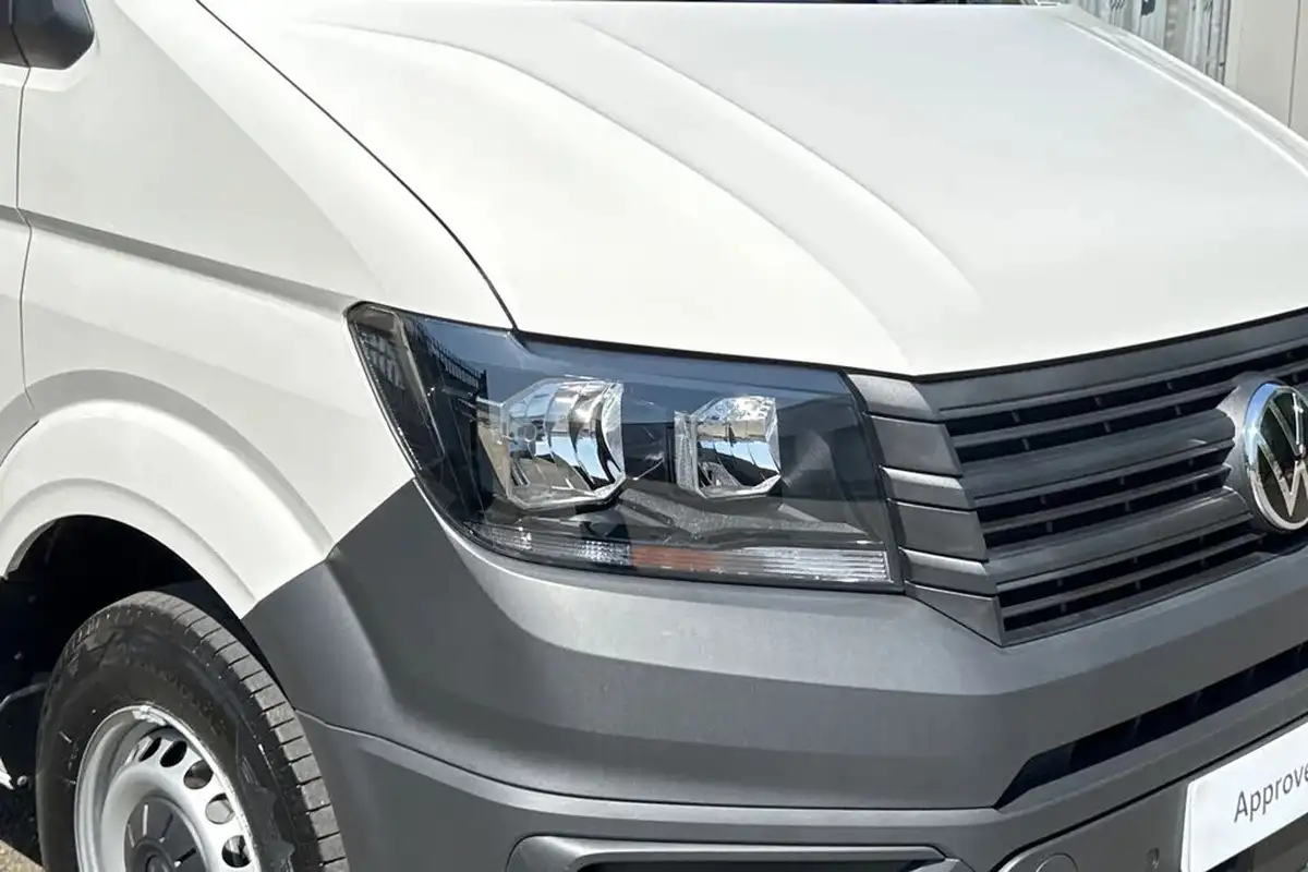 2024-volkswagen-crafter-20tdi-cr35-mwb-commerce-140pseu6d-panel-van-big-25