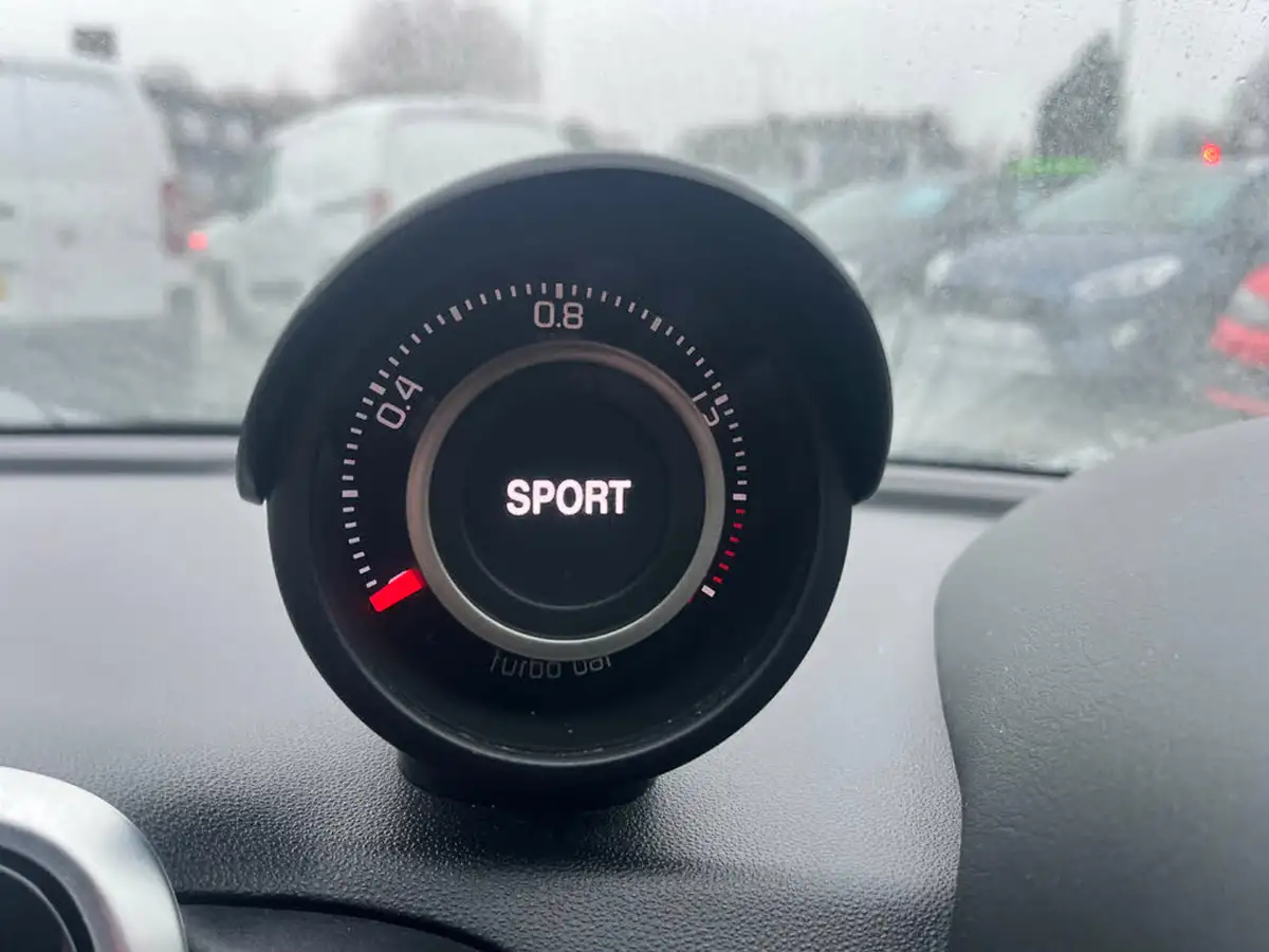 2018-abarth-595c-14-tjet-mta-big-38