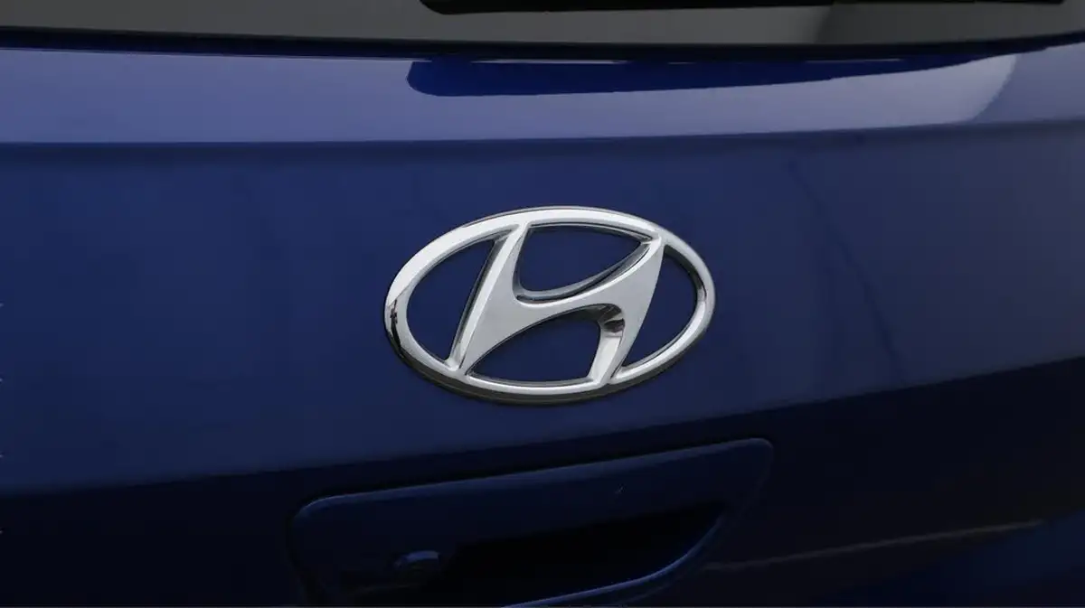 2022-hyundai-i10-10-se-connect-auto-big-21